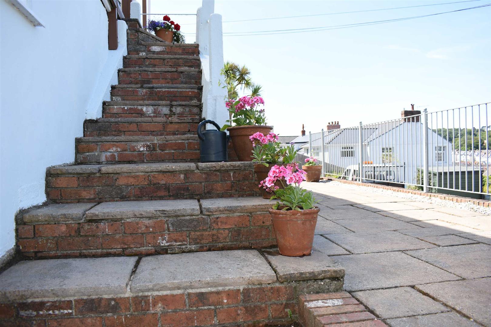 Broadview Lane, Mumbles, Swansea, SA3 4LN